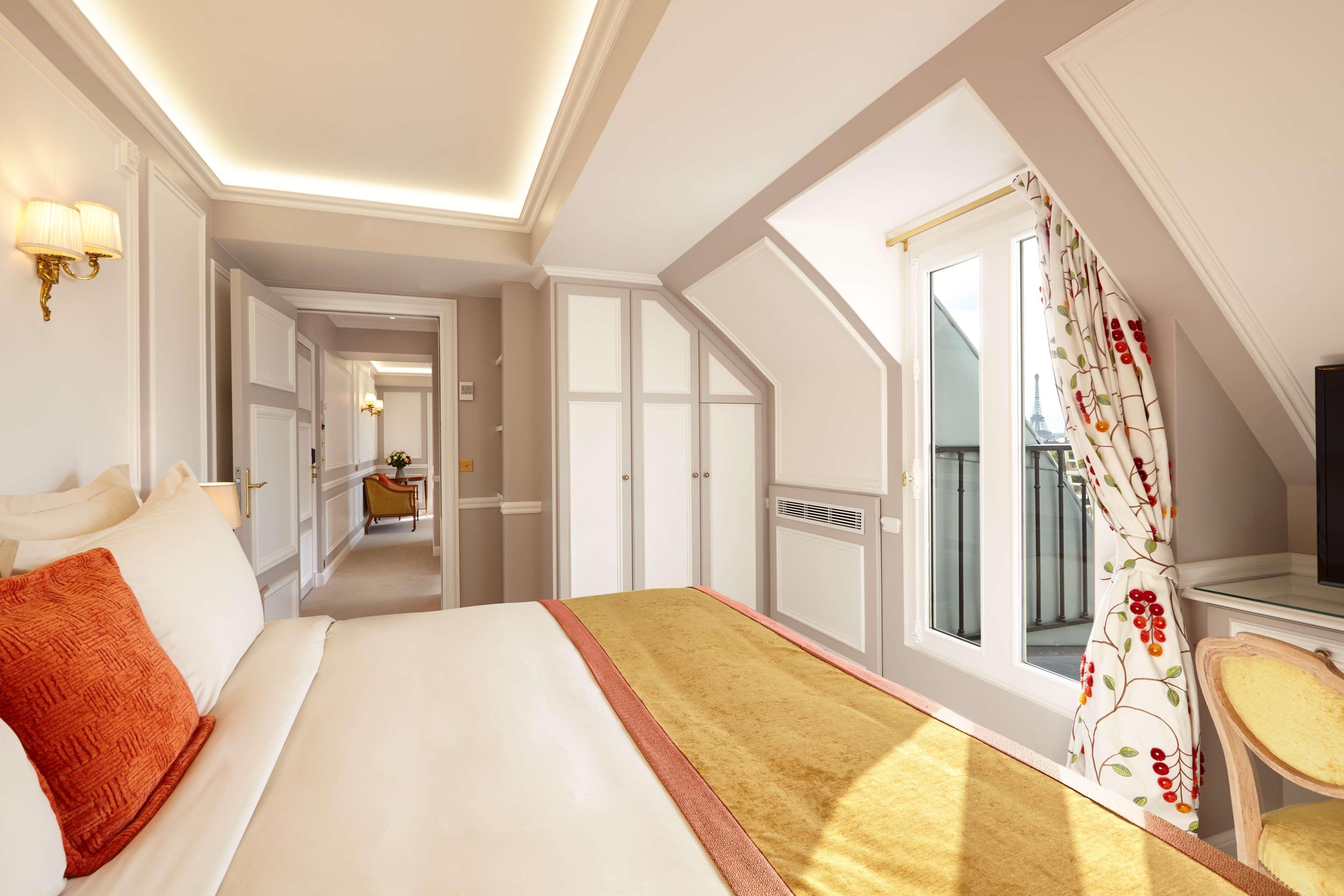 Hotel Regina Louvre Paris Luaran gambar The bedroom