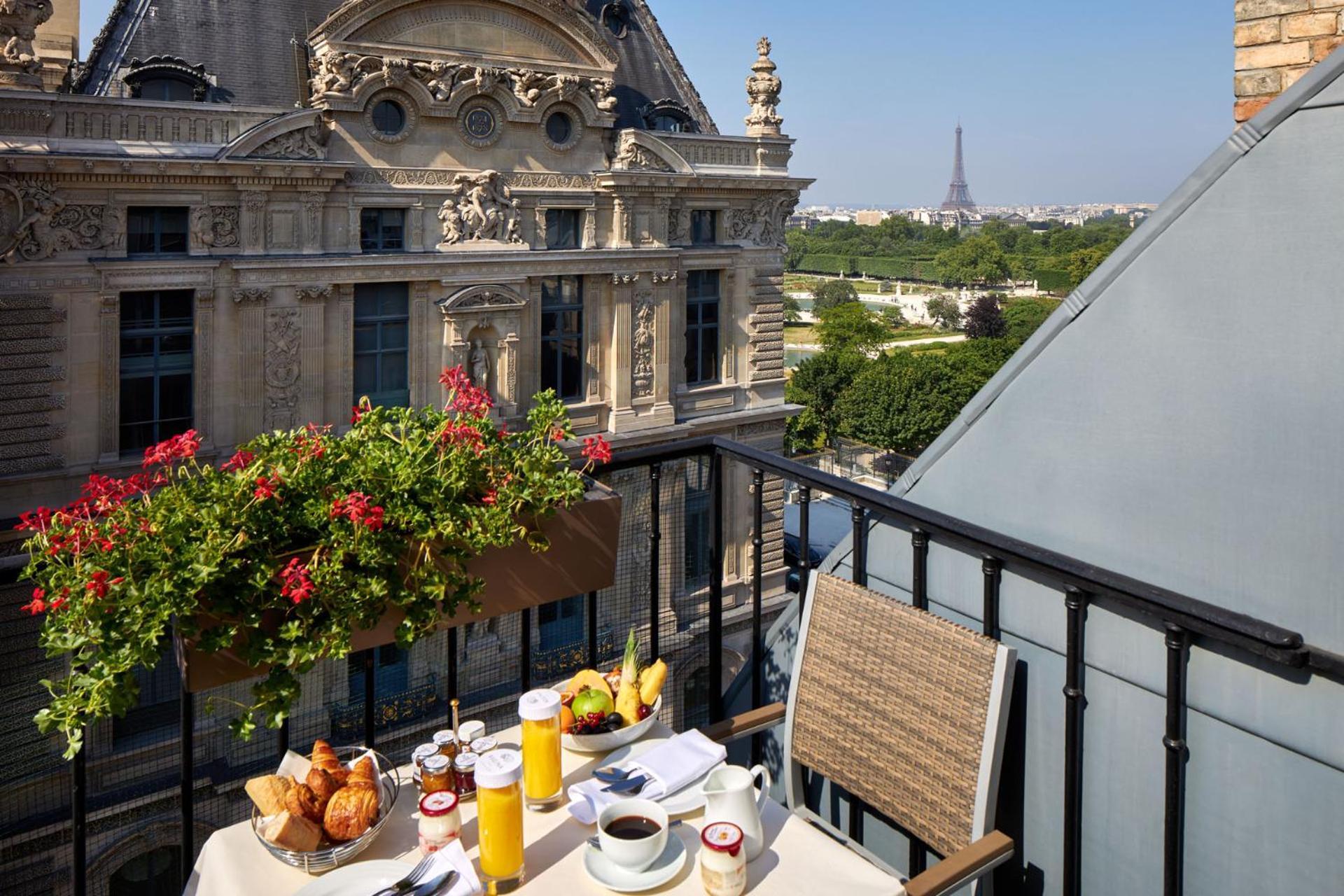 Hotel Regina Louvre Paris Luaran gambar Breakfast at the Hotel de Crillon