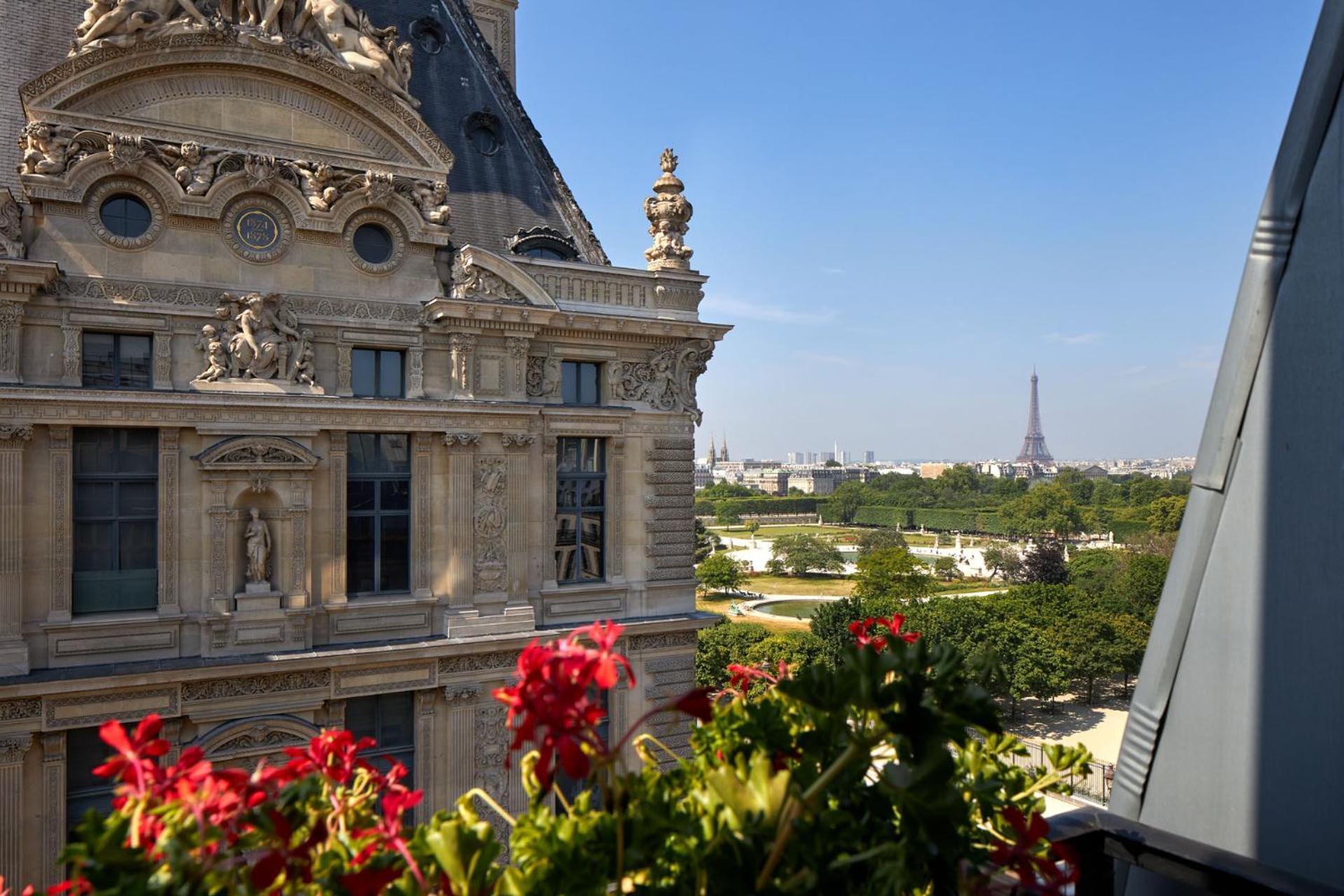 Hotel Regina Louvre Paris Luaran gambar View of the Champ de Mars from the hotel
