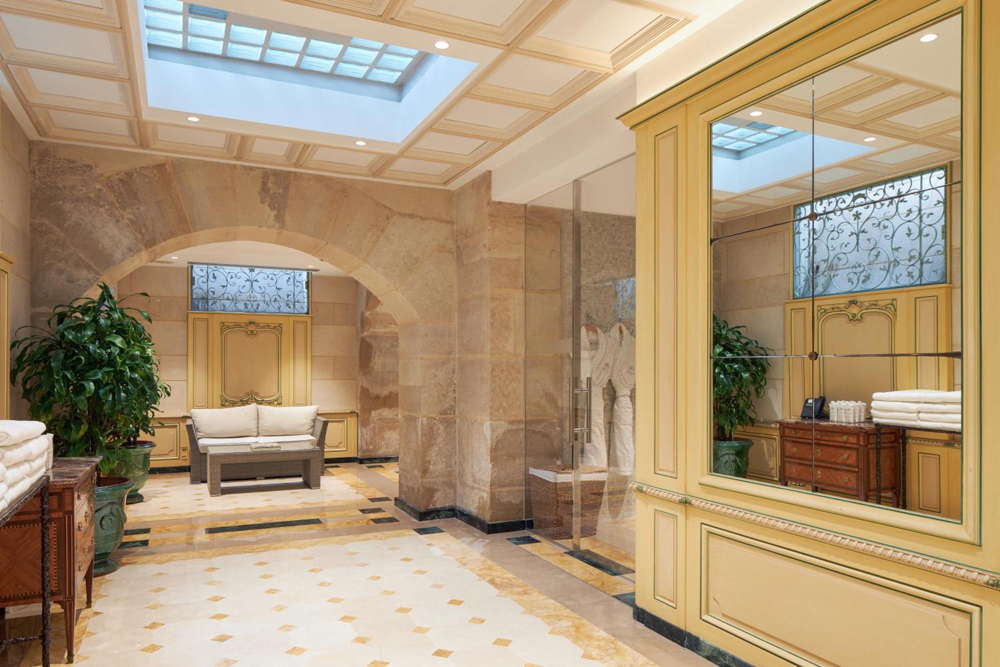 Hotel Regina Louvre Paris Luaran gambar The lobby of the hotel